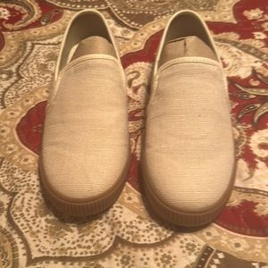 Size 7.5 Toms tan color shoes never worn